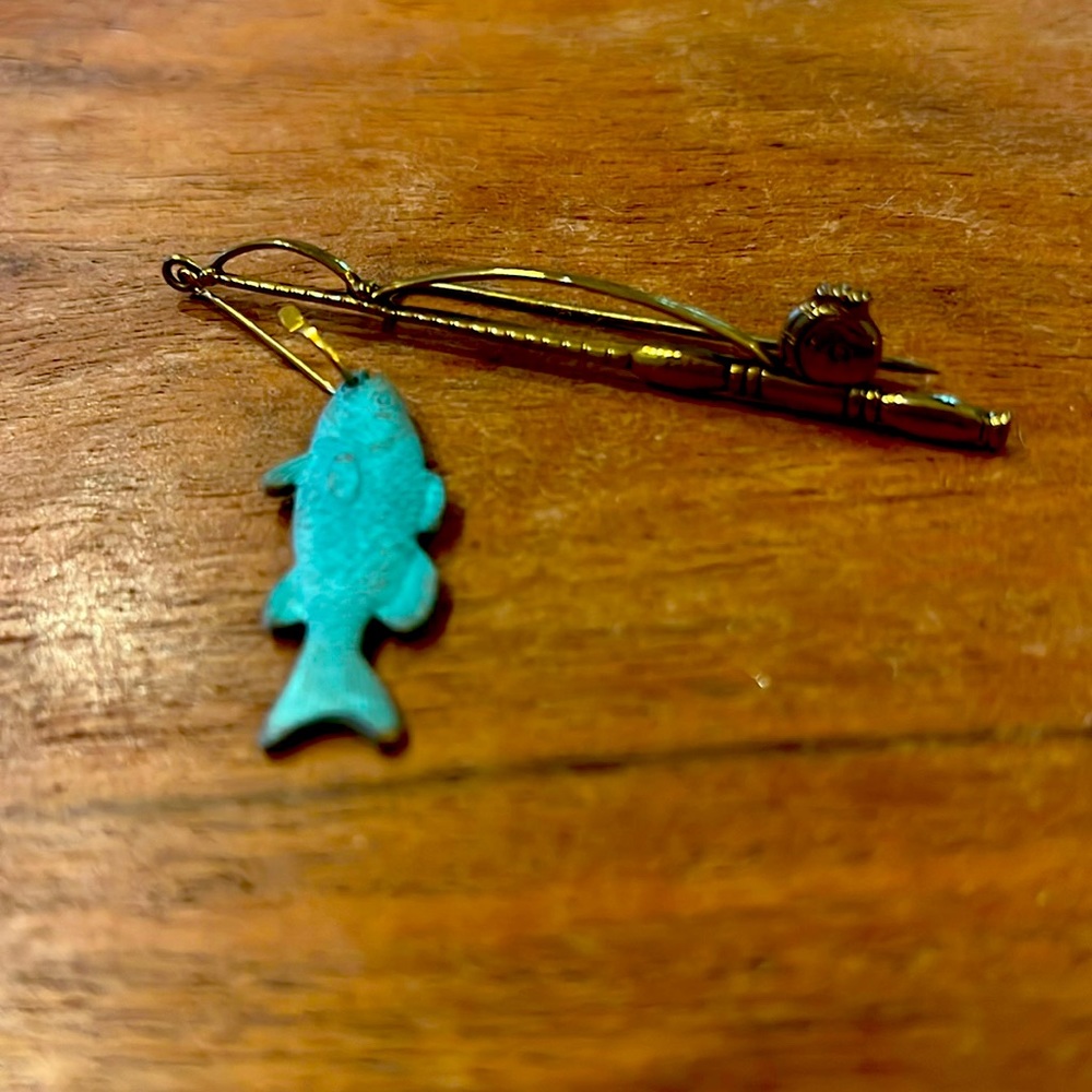 Fishing pole and fish brooch pin. Gold tone with verdant fish. Adorable